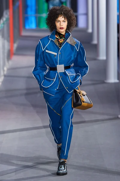 Look 32